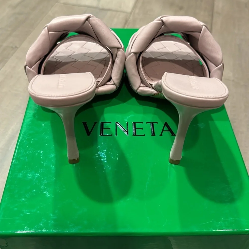 Bottega Veneta - The Lido Sandal - Color: Magnolia- Size: 37.5 - Picture 4 of 8